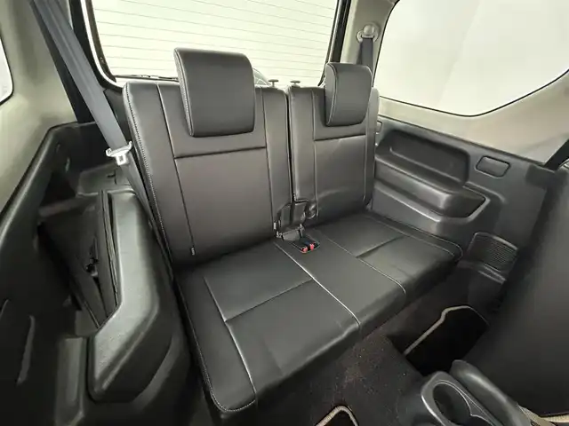 スズキ ジムニー ランドベンチャー 道央・札幌 2015(平27)年 8.7万km クールカーキPM ・４WD/・Panasonicメモリーナビ(CN-R301Z)/　CD/DVD/SD/BT/フルセグTV/・バックカメラ/・ステアリングスイッチ/・ドライブレコーダー/・ETC/・ハロゲンヘッドライト/・フロントフォグランプ/・ヘッドランプレベライザー/・ドアミラーウィンカー/・ミラーヒーター/・ドアバイザー/・専用シート表皮/・D席シートヒーター/・本革巻きステアリング/・純正16インチAW/・純正フロアマット/・キーレス/・スペアキー/・取扱説明書/・保証書