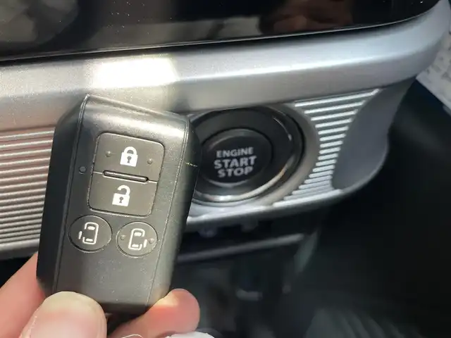 スズキ スペーシア カスタム HYBRID XS ターボ 千葉県 2020(令2)年 3万km ピュアホワイトパール/ブラック2トーン セーフティサポート/・衝突軽減ブレーキ/レーンキープアシスト/・レーダークルーズコントロール/クリアランスソナー/純正7インチナビ(CNRZ-65W)/・フルセグ/BT/DVD/CD/全方位カメラ/ETC/両側パワースライドドア/ハーフレザーシート/シートヒーター(D席)/LEDヘッドライト/オートライト/フォグライト/スマートキー/プッシュスタート/純正フロアマット/純正15インチAW