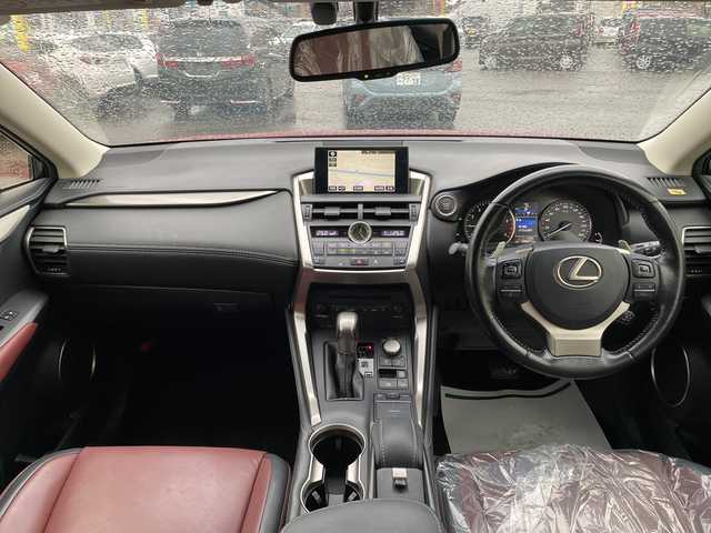 レクサス ＮＸ 200t Iパッケージ 石川県 2015(平27)年 12.1万km 赤 純正ナビ　フルセグＴＶ　パノラマモニター　ＬＥＤヘッドライト　パワーバックドア　革シート　シートヒーター　ハンドルヒーター　クルコン　レーダーブレーキ　コーナーセンサー　パワーシート　ＥＴＣ