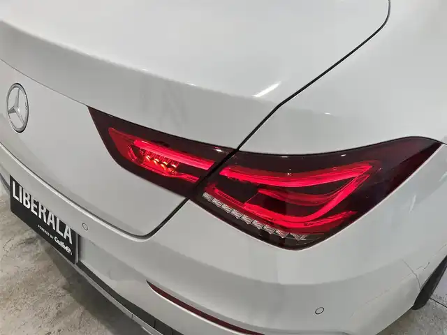 メルセデス・ベンツ ＣＬＡ２００ｄ AMGライン 熊本県 2019(令1)年 4.5万km デジタルホワイト レザーエクスクルーシブパッケージ/パノラマサンルーフ/純正メモリナビ/Bluetooth/USB/AppleCarPlay/フルセグテレビ/360°カメラ/フルレザーシート/シートヒーター/パワーシート/アクティブステアリングアシスト/ヘッドアップディスプレイ/アクティブレーンキーピングアシスト/道路標識アシスト/アクティブブレーキアシスト/アテンションアシスト/ブラインドスポットモニター/レーンチェンジアシスト/インテリジェントライトシステム/純正LEDヘッドライト/ETC2.0/前後ドライブレコーダー