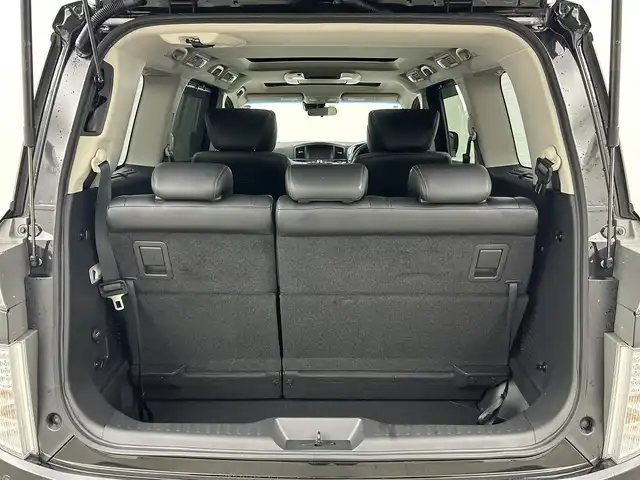 日産 エルグランド 250ハイウェイスターS 岡山県 2020(令2)年 3.2万km ファントムブラック 純正8インチナビ/(Bluetooth/CD/DVD/フルセグTV/AUX)/純正後席モニター/サンルーフ/両側パワースライド/アラウンドビューモニター/レーダークルーズコントロール/ビルトインETC/LEDヘッドライト/社外ドライブレコーダー(後ろ)/コーナーセンサー(前後)/オートハイビーム/プッシュスタート/スマートキー(1本)/レーンキープアシスト/ミュージックサーバー/ミュージックプレイヤー/純正フロアマット/純正18インチアルミホイール/オートライト/フォグランプ