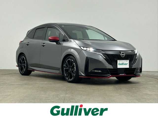 日産 オーラ ニスモ 千葉県 2022(令4)年 0.9万km ダークメタルグレー/スーパーブラック2トーン 禁煙車/エマージェンシーブレーキ/・ハンドル支援/・ブラインドスポットモニター/・駐車支援/・コーナーセンサー/・プロパイロット/純正９インチメモリナビ/・USB/HDMI/Bluetooth/Apple CarPlay/・アラウンドビューモニター/・インテリジェントルームミラー/・ビルトインETC２.０/革巻きステアリング/・ステアリングスイッチ/電子パーキング/・ブレーキホールド/純正フロアマット/純正１７インチAW/オートライト/・LEDヘッドライト/・LEDフォグランプ