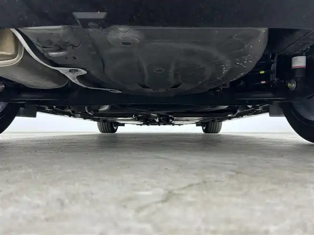 日産 オーラ ニスモ 千葉県 2022(令4)年 0.9万km ダークメタルグレー/スーパーブラック2トーン 禁煙車/エマージェンシーブレーキ/・ハンドル支援/・ブラインドスポットモニター/・駐車支援/・コーナーセンサー/・プロパイロット/純正９インチメモリナビ/・USB/HDMI/Bluetooth/Apple CarPlay/・アラウンドビューモニター/・インテリジェントルームミラー/・ビルトインETC２.０/革巻きステアリング/・ステアリングスイッチ/電子パーキング/・ブレーキホールド/純正フロアマット/純正１７インチAW/オートライト/・LEDヘッドライト/・LEDフォグランプ