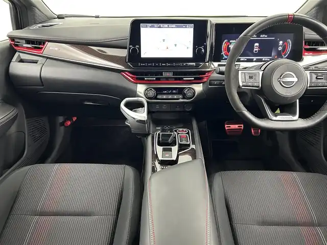 日産 オーラ ニスモ 千葉県 2022(令4)年 0.9万km ダークメタルグレー/スーパーブラック2トーン 禁煙車/エマージェンシーブレーキ/・ハンドル支援/・ブラインドスポットモニター/・駐車支援/・コーナーセンサー/・プロパイロット/純正９インチメモリナビ/・USB/HDMI/Bluetooth/Apple CarPlay/・アラウンドビューモニター/・インテリジェントルームミラー/・ビルトインETC２.０/革巻きステアリング/・ステアリングスイッチ/電子パーキング/・ブレーキホールド/純正フロアマット/純正１７インチAW/オートライト/・LEDヘッドライト/・LEDフォグランプ