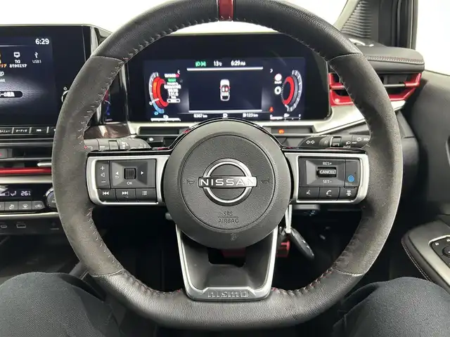 日産 オーラ ニスモ 千葉県 2022(令4)年 0.9万km ダークメタルグレー/スーパーブラック2トーン 禁煙車/エマージェンシーブレーキ/・ハンドル支援/・ブラインドスポットモニター/・駐車支援/・コーナーセンサー/・プロパイロット/純正９インチメモリナビ/・USB/HDMI/Bluetooth/Apple CarPlay/・アラウンドビューモニター/・インテリジェントルームミラー/・ビルトインETC２.０/革巻きステアリング/・ステアリングスイッチ/電子パーキング/・ブレーキホールド/純正フロアマット/純正１７インチAW/オートライト/・LEDヘッドライト/・LEDフォグランプ