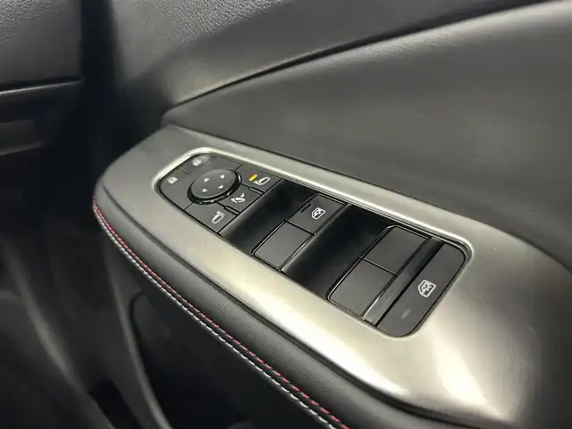 日産 オーラ ニスモ 千葉県 2022(令4)年 0.9万km ダークメタルグレー/スーパーブラック2トーン 禁煙車/エマージェンシーブレーキ/・ハンドル支援/・ブラインドスポットモニター/・駐車支援/・コーナーセンサー/・プロパイロット/純正９インチメモリナビ/・USB/HDMI/Bluetooth/Apple CarPlay/・アラウンドビューモニター/・インテリジェントルームミラー/・ビルトインETC２.０/革巻きステアリング/・ステアリングスイッチ/電子パーキング/・ブレーキホールド/純正フロアマット/純正１７インチAW/オートライト/・LEDヘッドライト/・LEDフォグランプ