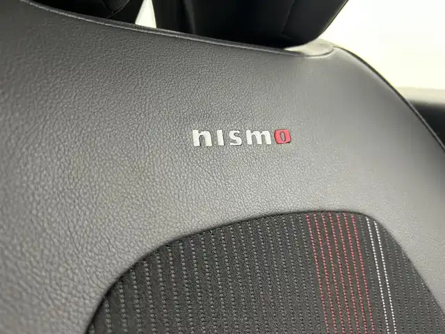 日産 オーラ ニスモ 千葉県 2022(令4)年 0.9万km ダークメタルグレー/スーパーブラック2トーン 禁煙車/エマージェンシーブレーキ/・ハンドル支援/・ブラインドスポットモニター/・駐車支援/・コーナーセンサー/・プロパイロット/純正９インチメモリナビ/・USB/HDMI/Bluetooth/Apple CarPlay/・アラウンドビューモニター/・インテリジェントルームミラー/・ビルトインETC２.０/革巻きステアリング/・ステアリングスイッチ/電子パーキング/・ブレーキホールド/純正フロアマット/純正１７インチAW/オートライト/・LEDヘッドライト/・LEDフォグランプ