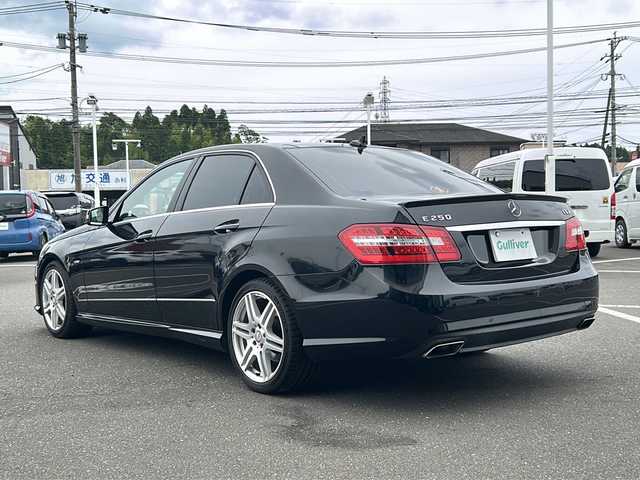 メルセデス・ベンツ Ｅ２５０ CGIBエフィAVG125！ED 鹿児島県 2011(平23)年 11.3万km オブシディアンブラック 純正ナビ/Bluetooth/HDD/エンジンスタートボタン/パワーステアリング/パワーウィンドウ/ETC/サンルーフ/電動リアゲート/純正フロアマット/純正アルミホイール/ABS/横滑り防止装置/AFS/クリアランスソナー/盗難防止装置