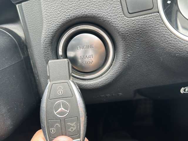 メルセデス・ベンツ Ｅ２５０ CGIBエフィAVG125！ED 鹿児島県 2011(平23)年 11.3万km オブシディアンブラック 純正ナビ/Bluetooth/HDD/エンジンスタートボタン/パワーステアリング/パワーウィンドウ/ETC/サンルーフ/電動リアゲート/純正フロアマット/純正アルミホイール/ABS/横滑り防止装置/AFS/クリアランスソナー/盗難防止装置