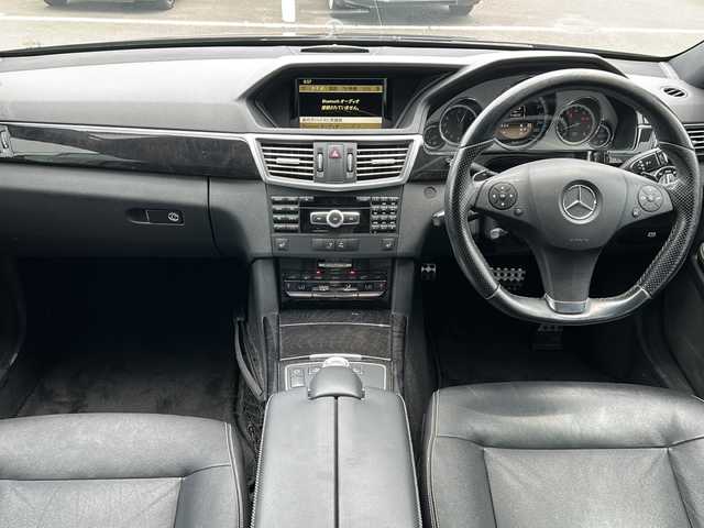 メルセデス・ベンツ Ｅ２５０ CGIBエフィAVG125！ED 鹿児島県 2011(平23)年 11.3万km オブシディアンブラック 純正ナビ/Bluetooth/HDD/エンジンスタートボタン/パワーステアリング/パワーウィンドウ/ETC/サンルーフ/電動リアゲート/純正フロアマット/純正アルミホイール/ABS/横滑り防止装置/AFS/クリアランスソナー/盗難防止装置