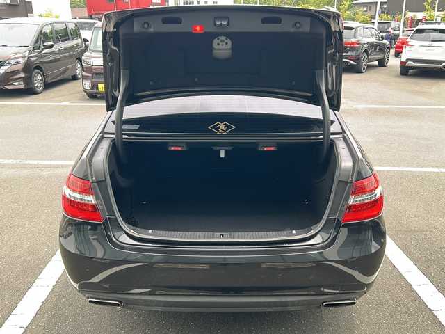 メルセデス・ベンツ Ｅ２５０ CGIBエフィAVG125！ED 鹿児島県 2011(平23)年 11.3万km オブシディアンブラック 純正ナビ/Bluetooth/HDD/エンジンスタートボタン/パワーステアリング/パワーウィンドウ/ETC/サンルーフ/電動リアゲート/純正フロアマット/純正アルミホイール/ABS/横滑り防止装置/AFS/クリアランスソナー/盗難防止装置