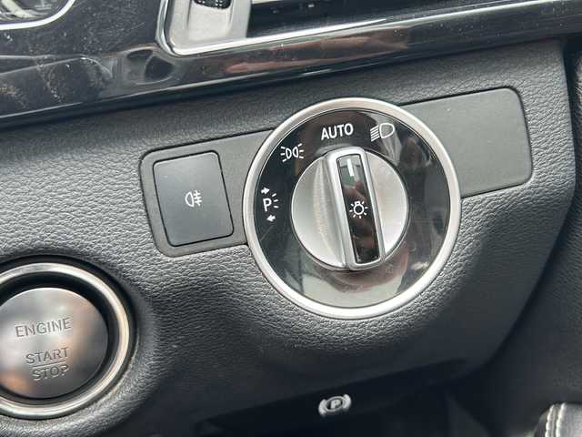 メルセデス・ベンツ Ｅ２５０ CGIBエフィAVG125！ED 鹿児島県 2011(平23)年 11.3万km オブシディアンブラック 純正ナビ/Bluetooth/HDD/エンジンスタートボタン/パワーステアリング/パワーウィンドウ/ETC/サンルーフ/電動リアゲート/純正フロアマット/純正アルミホイール/ABS/横滑り防止装置/AFS/クリアランスソナー/盗難防止装置