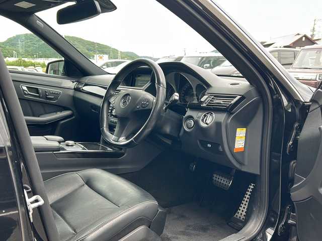 メルセデス・ベンツ Ｅ２５０ CGIBエフィAVG125！ED 鹿児島県 2011(平23)年 11.3万km オブシディアンブラック 純正ナビ/Bluetooth/HDD/エンジンスタートボタン/パワーステアリング/パワーウィンドウ/ETC/サンルーフ/電動リアゲート/純正フロアマット/純正アルミホイール/ABS/横滑り防止装置/AFS/クリアランスソナー/盗難防止装置
