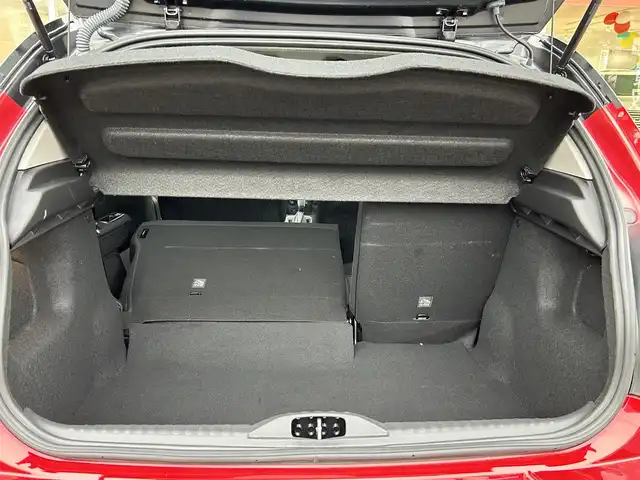 シトロエン シトロエン Ｃ３ シャイン 長崎県 2023(令5)年 0.4万km 赤 衝突被害軽減ブレーキ/純正ディスプレイオーディオ/バックカメラ/ETC/クルーズコントロール/横すべり防止装置/Bluetooth接続/スマートキー・スペアキー/ステアリングスイッチ/MTモード付AT/LEDオートヘッドライト/ISOFIX