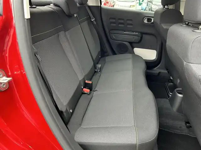 シトロエン シトロエン Ｃ３ シャイン 長崎県 2023(令5)年 0.4万km 赤 衝突被害軽減ブレーキ/純正ディスプレイオーディオ/バックカメラ/ETC/クルーズコントロール/横すべり防止装置/Bluetooth接続/スマートキー・スペアキー/ステアリングスイッチ/MTモード付AT/LEDオートヘッドライト/ISOFIX