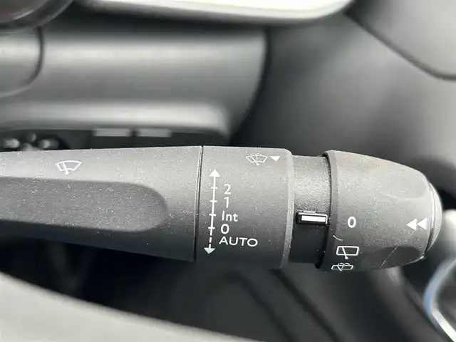 シトロエン シトロエン Ｃ３ シャイン 長崎県 2023(令5)年 0.4万km 赤 衝突被害軽減ブレーキ/純正ディスプレイオーディオ/バックカメラ/ETC/クルーズコントロール/横すべり防止装置/Bluetooth接続/スマートキー・スペアキー/ステアリングスイッチ/MTモード付AT/LEDオートヘッドライト/ISOFIX