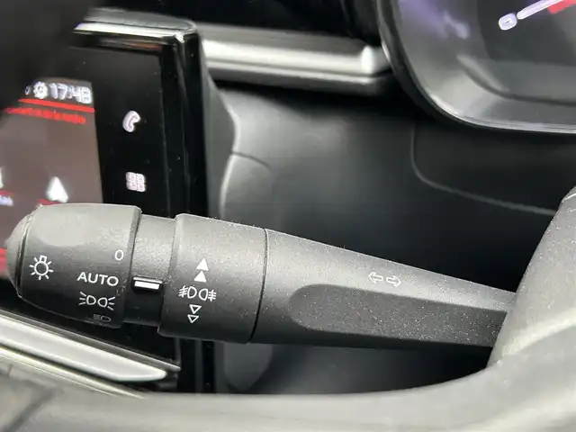 シトロエン シトロエン Ｃ３ シャイン 長崎県 2023(令5)年 0.4万km 赤 衝突被害軽減ブレーキ/純正ディスプレイオーディオ/バックカメラ/ETC/クルーズコントロール/横すべり防止装置/Bluetooth接続/スマートキー・スペアキー/ステアリングスイッチ/MTモード付AT/LEDオートヘッドライト/ISOFIX