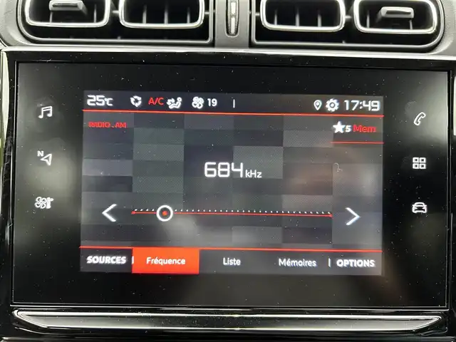 シトロエン シトロエン Ｃ３ シャイン 長崎県 2023(令5)年 0.4万km 赤 衝突被害軽減ブレーキ/純正ディスプレイオーディオ/バックカメラ/ETC/クルーズコントロール/横すべり防止装置/Bluetooth接続/スマートキー・スペアキー/ステアリングスイッチ/MTモード付AT/LEDオートヘッドライト/ISOFIX