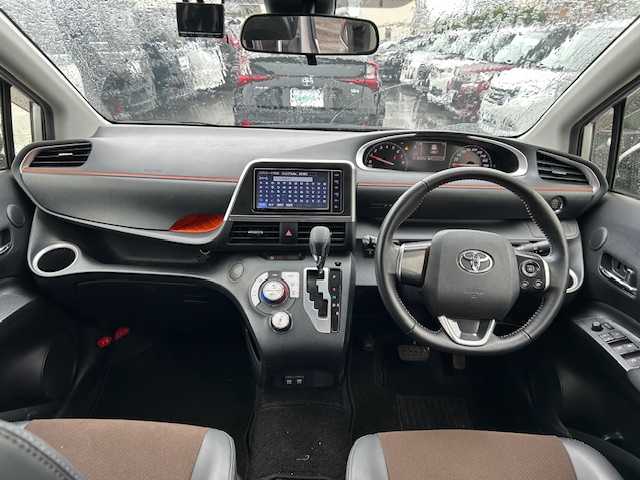 トヨタ シエンタ G クエロ 大阪府 2020(令2)年 3.1万km シルバーM ナビ　/フルセグ　/バックカメラ　/Ｂｌｕｅｔｏｏｔｈ　/両側パワースライドドア　/ハーフレザーシート　/ＬＥＤヘッドライト　/オートハイビーム　/前後ドライブレコーダー　/前後コーナーセンサー　/ビルトインＥＴＣ/マット/バイザー