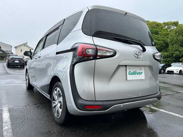 トヨタ シエンタ G クエロ 大阪府 2020(令2)年 3.1万km シルバーM ナビ　/フルセグ　/バックカメラ　/Ｂｌｕｅｔｏｏｔｈ　/両側パワースライドドア　/ハーフレザーシート　/ＬＥＤヘッドライト　/オートハイビーム　/前後ドライブレコーダー　/前後コーナーセンサー　/ビルトインＥＴＣ/マット/バイザー