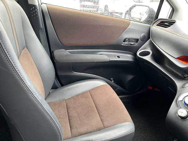 トヨタ シエンタ G クエロ 大阪府 2020(令2)年 3.1万km シルバーM ナビ　/フルセグ　/バックカメラ　/Ｂｌｕｅｔｏｏｔｈ　/両側パワースライドドア　/ハーフレザーシート　/ＬＥＤヘッドライト　/オートハイビーム　/前後ドライブレコーダー　/前後コーナーセンサー　/ビルトインＥＴＣ/マット/バイザー