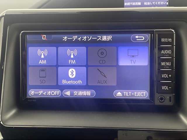 トヨタ ノア Si 三重県 2018(平30)年 5.4万km ホワイトパールクリスタルシャイン 禁煙車/トヨタセーフティセンス/・プリクラッシュセーフティ/・レーンディパーチャーアラート/・オートマチックハイビーム/・先行車発進告知/両側パワースライドドア/純正ナビ（NSCN-W66）/・ワンセグ/CD/SD/Bluetooth/AUX/バックカメラ/革巻きステアリング/MT付ATシフト/ステアリングスイッチ/LEDヘッドライト/オートライト/フォグランプ/レーダー探知機（ZERO705V）/前方ドラレコ（ZDR013）/ETC/純正16インチアルミホイール/・オールシーズンタイヤ（ダンロップ:SYNCHRO WEATHER）/Wエアバック