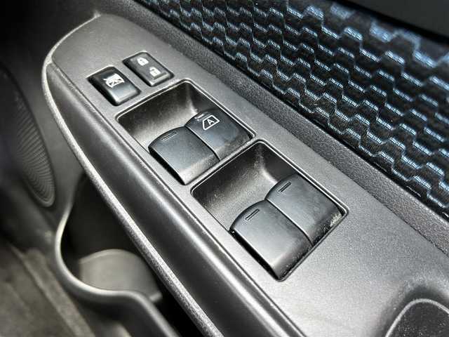 日産 ノート X DIG－S 福島県 2013(平25)年 4.1万km アルティメイトメタルシルバー 純正ナビ（AM/FM/CD/SD)/フルセグテレビ/バックモニター/プッシュスタート/アイドリングストップ/純正アルミホイール/純正フロアマット/横滑り防止装置/電動格納ドアミラー/ハロゲンヘッドライト/フォグライト