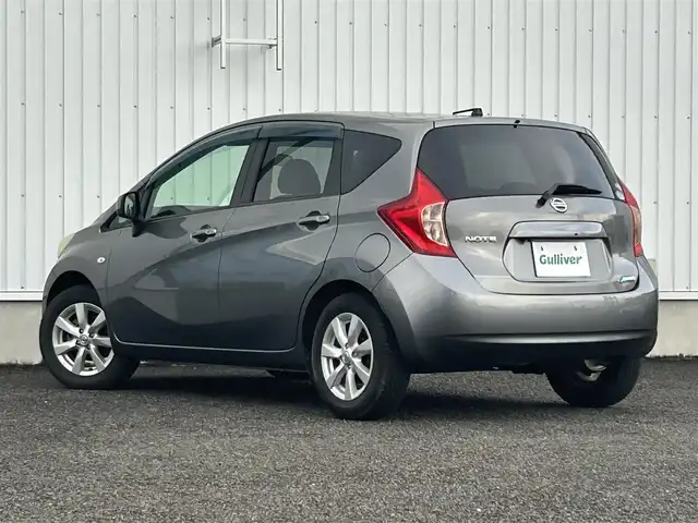 日産 ノート X DIG－S 熊本県 2013(平25)年 4.1万km アルティメイトメタルシルバー 純正ナビ（AM/FM/CD/SD)/フルセグテレビ/バックモニター/プッシュスタート/アイドリングストップ/純正アルミホイール/純正フロアマット/横滑り防止装置/電動格納ドアミラー/ハロゲンヘッドライト/フォグライト