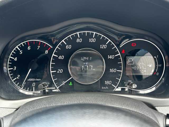 日産 ノート X DIG－S 熊本県 2013(平25)年 4.1万km アルティメイトメタルシルバー 純正ナビ（AM/FM/CD/SD)/フルセグテレビ/バックモニター/プッシュスタート/アイドリングストップ/純正アルミホイール/純正フロアマット/横滑り防止装置/電動格納ドアミラー/ハロゲンヘッドライト/フォグライト
