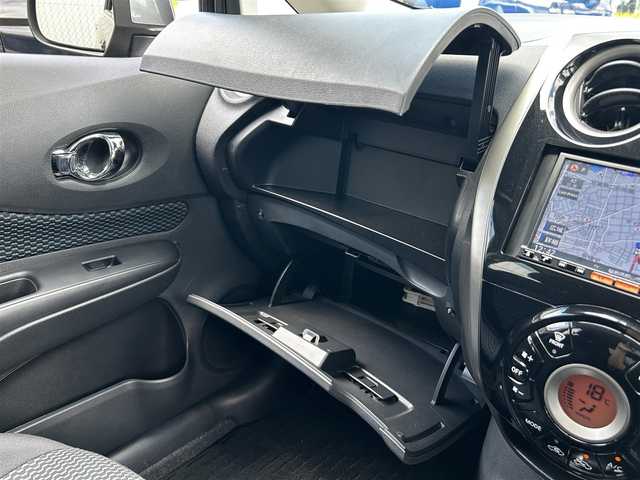 日産 ノート X DIG－S 熊本県 2013(平25)年 4.1万km アルティメイトメタルシルバー 純正ナビ（AM/FM/CD/SD)/フルセグテレビ/バックモニター/プッシュスタート/アイドリングストップ/純正アルミホイール/純正フロアマット/横滑り防止装置/電動格納ドアミラー/ハロゲンヘッドライト/フォグライト