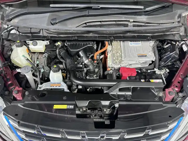 日産 セレナ e－パワー ハイウェイスター V 佐賀県 2020(令2)年 2.9万km マルーンレッド 純正10インチナビ/フルセグTV/CD/DVD/Bluetooth/純正11インチフリップダウンモニター/全方位カメラ/衝突被害軽減システム/レーダークルーズコントロール/レーンアシスト/ロードサインアシスト/駐車支援システム/クリアランスソナー/オートライト/オートマチックハイビーム/クリアランスソナー/電子パーキング/オートブレーキホールド/前方ドライブレコーダー/LEDヘッドライト/フォグライト/両側パワースライドドア/シートバックテーブル/後席サンシェード/ISOFIX対応シート/純正フロアマット/純正15インチアルミホイール/ステアリングスイッチ/プッシュスタート/スマートキー/スペアキー×１