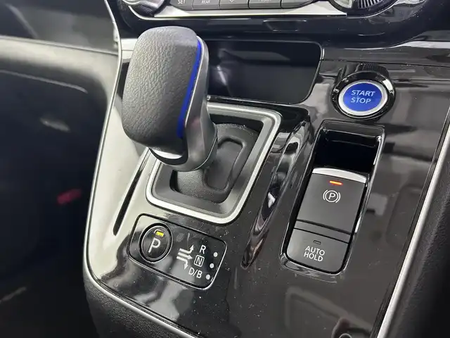 日産 セレナ e－パワー ハイウェイスター V 佐賀県 2020(令2)年 2.9万km マルーンレッド 純正10インチナビ/フルセグTV/CD/DVD/Bluetooth/純正11インチフリップダウンモニター/全方位カメラ/衝突被害軽減システム/レーダークルーズコントロール/レーンアシスト/ロードサインアシスト/駐車支援システム/クリアランスソナー/オートライト/オートマチックハイビーム/クリアランスソナー/電子パーキング/オートブレーキホールド/前方ドライブレコーダー/LEDヘッドライト/フォグライト/両側パワースライドドア/シートバックテーブル/後席サンシェード/ISOFIX対応シート/純正フロアマット/純正15インチアルミホイール/ステアリングスイッチ/プッシュスタート/スマートキー/スペアキー×１