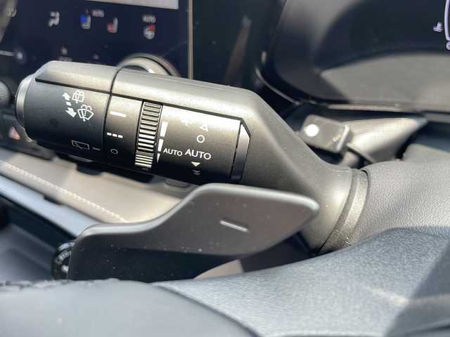 レクサス ＮＸ 350h バージョンL 愛知県 2022(令4)年 2.5万km ソニッククォーツ ワンオーナー車　サンルーフ　黒革シート　全方位カメラ　ナビＴＶ　衝突被害軽減装置　レーンキーピングアシスト　ヘッドアップディスプレイ　置くだけ充電　全席シートヒーター　前席エアーシート　ＥＴＣ　ドライブレコーダー　100Vコンセント　パワーバックドア　ステアリングヒーター　保証書　取説書
