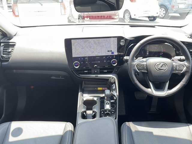 レクサス ＮＸ 350h バージョンL 愛知県 2022(令4)年 2.5万km ソニッククォーツ ワンオーナー車　サンルーフ　黒革シート　全方位カメラ　ナビＴＶ　衝突被害軽減装置　レーンキーピングアシスト　ヘッドアップディスプレイ　置くだけ充電　全席シートヒーター　前席エアーシート　ＥＴＣ　ドライブレコーダー　100Vコンセント　パワーバックドア　ステアリングヒーター　保証書　取説書