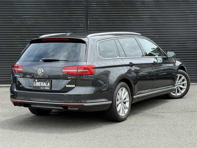 フォルクスワーゲン パサート ヴァリアント TDI エレガンス 静岡県 2018(平30)年 1.4万km ディープブラックパールエフェクト ディーラーOPナビ/【フルセグTV/DVD再生/Bluetooth接続】/パーキングアシスト/Discover Pro パッケージ/・ETC 2.0対応車載器/・Apple Car Play/・Android Auto/運転支援アシスト/・ACC(アダプティブクルーズコントロール)/・LKA(レーンキーピングアシスト)/・BSM(ブラインドスポットモニター)/ブラックハーフレザーシート/シートヒーター(D/N席)/アイドリングストップ/ワンオーナー/革巻きステアリング/ドライブレコーダー/ワイヤレス充電機能/USB接続/オートホールド/取扱説明書/保証書