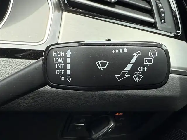 フォルクスワーゲン パサート ヴァリアント TDI エレガンス 静岡県 2018(平30)年 1.4万km ディープブラックパールエフェクト ディーラーOPナビ/【フルセグTV/DVD再生/Bluetooth接続】/パーキングアシスト/Discover Pro パッケージ/・ETC 2.0対応車載器/・Apple Car Play/・Android Auto/運転支援アシスト/・ACC(アダプティブクルーズコントロール)/・LKA(レーンキーピングアシスト)/・BSM(ブラインドスポットモニター)/ブラックハーフレザーシート/シートヒーター(D/N席)/アイドリングストップ/ワンオーナー/革巻きステアリング/ドライブレコーダー/ワイヤレス充電機能/USB接続/オートホールド/取扱説明書/保証書