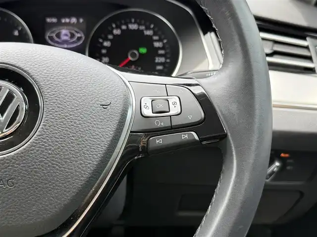 フォルクスワーゲン パサート ヴァリアント TDI エレガンス 静岡県 2018(平30)年 1.4万km ディープブラックパールエフェクト ディーラーOPナビ/【フルセグTV/DVD再生/Bluetooth接続】/パーキングアシスト/Discover Pro パッケージ/・ETC 2.0対応車載器/・Apple Car Play/・Android Auto/運転支援アシスト/・ACC(アダプティブクルーズコントロール)/・LKA(レーンキーピングアシスト)/・BSM(ブラインドスポットモニター)/ブラックハーフレザーシート/シートヒーター(D/N席)/アイドリングストップ/ワンオーナー/革巻きステアリング/ドライブレコーダー/ワイヤレス充電機能/USB接続/オートホールド/取扱説明書/保証書