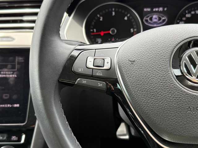 フォルクスワーゲン パサート ヴァリアント TDI エレガンス 静岡県 2018(平30)年 1.4万km ディープブラックパールエフェクト ディーラーOPナビ/【フルセグTV/DVD再生/Bluetooth接続】/パーキングアシスト/Discover Pro パッケージ/・ETC 2.0対応車載器/・Apple Car Play/・Android Auto/運転支援アシスト/・ACC(アダプティブクルーズコントロール)/・LKA(レーンキーピングアシスト)/・BSM(ブラインドスポットモニター)/ブラックハーフレザーシート/シートヒーター(D/N席)/アイドリングストップ/ワンオーナー/革巻きステアリング/ドライブレコーダー/ワイヤレス充電機能/USB接続/オートホールド/取扱説明書/保証書
