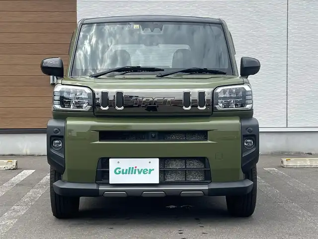 ダイハツ タフト G ダーククロムベンチャー 秋田県 2022(令4)年 4.9万km フォレストカーキメタリック ４WD/衝突軽減システム/LEDヘッドライト/社外メモリナビ（DVD/CD再生可能）/フルセグ/パノラマモニター（全方位カメラ）/ダイハツ純正15インチアルミ（夏タイヤ装着）/スマートキー/アイドリングストップ/プッシュスタート/レーンキープアシスト/コーナーセンサー/ダウンヒルアシストコントロール/オートマチックハイビーム/ステアリングスイッチ/前席シートヒーター/電動パーキングブレーキ/ブレーキホールド機能/ETC/ガラスルーフ/ルーフレール/社外フロアマット/社外ドアバイザー/オートライト/オートエアコン/パワーステアリング/パワーウィンドウ/横滑り防止/盗難防止装置/寒冷地仕様/電動格納ミラー/保証書/取扱説明書/記録簿