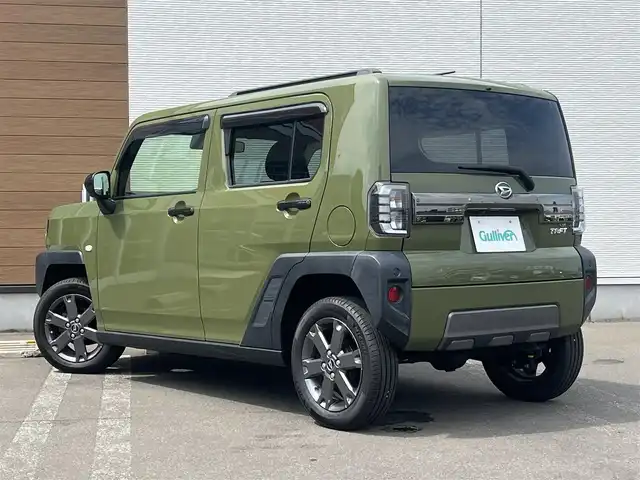 ダイハツ タフト G ダーククロムベンチャー 秋田県 2022(令4)年 4.9万km フォレストカーキメタリック ４WD/衝突軽減システム/LEDヘッドライト/社外メモリナビ（DVD/CD再生可能）/フルセグ/パノラマモニター（全方位カメラ）/ダイハツ純正15インチアルミ（夏タイヤ装着）/スマートキー/アイドリングストップ/プッシュスタート/レーンキープアシスト/コーナーセンサー/ダウンヒルアシストコントロール/オートマチックハイビーム/ステアリングスイッチ/前席シートヒーター/電動パーキングブレーキ/ブレーキホールド機能/ETC/ガラスルーフ/ルーフレール/社外フロアマット/社外ドアバイザー/オートライト/オートエアコン/パワーステアリング/パワーウィンドウ/横滑り防止/盗難防止装置/寒冷地仕様/電動格納ミラー/保証書/取扱説明書/記録簿
