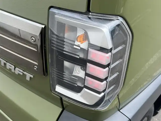 ダイハツ タフト G ダーククロムベンチャー 秋田県 2022(令4)年 4.9万km フォレストカーキメタリック ４WD/衝突軽減システム/LEDヘッドライト/社外メモリナビ（DVD/CD再生可能）/フルセグ/パノラマモニター（全方位カメラ）/ダイハツ純正15インチアルミ（夏タイヤ装着）/スマートキー/アイドリングストップ/プッシュスタート/レーンキープアシスト/コーナーセンサー/ダウンヒルアシストコントロール/オートマチックハイビーム/ステアリングスイッチ/前席シートヒーター/電動パーキングブレーキ/ブレーキホールド機能/ETC/ガラスルーフ/ルーフレール/社外フロアマット/社外ドアバイザー/オートライト/オートエアコン/パワーステアリング/パワーウィンドウ/横滑り防止/盗難防止装置/寒冷地仕様/電動格納ミラー/保証書/取扱説明書/記録簿