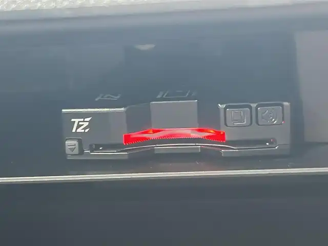 ダイハツ タフト G ダーククロムベンチャー 秋田県 2022(令4)年 4.9万km フォレストカーキメタリック ４WD/衝突軽減システム/LEDヘッドライト/社外メモリナビ（DVD/CD再生可能）/フルセグ/パノラマモニター（全方位カメラ）/ダイハツ純正15インチアルミ（夏タイヤ装着）/スマートキー/アイドリングストップ/プッシュスタート/レーンキープアシスト/コーナーセンサー/ダウンヒルアシストコントロール/オートマチックハイビーム/ステアリングスイッチ/前席シートヒーター/電動パーキングブレーキ/ブレーキホールド機能/ETC/ガラスルーフ/ルーフレール/社外フロアマット/社外ドアバイザー/オートライト/オートエアコン/パワーステアリング/パワーウィンドウ/横滑り防止/盗難防止装置/寒冷地仕様/電動格納ミラー/保証書/取扱説明書/記録簿