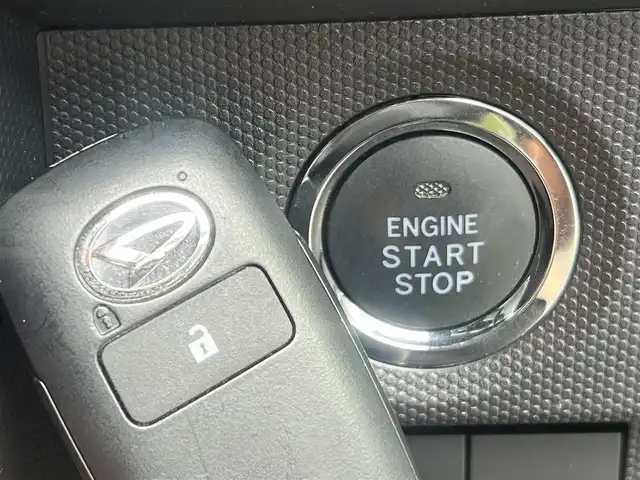 ダイハツ タフト G ダーククロムベンチャー 秋田県 2022(令4)年 4.9万km フォレストカーキメタリック ４WD/衝突軽減システム/LEDヘッドライト/社外メモリナビ（DVD/CD再生可能）/フルセグ/パノラマモニター（全方位カメラ）/ダイハツ純正15インチアルミ（夏タイヤ装着）/スマートキー/アイドリングストップ/プッシュスタート/レーンキープアシスト/コーナーセンサー/ダウンヒルアシストコントロール/オートマチックハイビーム/ステアリングスイッチ/前席シートヒーター/電動パーキングブレーキ/ブレーキホールド機能/ETC/ガラスルーフ/ルーフレール/社外フロアマット/社外ドアバイザー/オートライト/オートエアコン/パワーステアリング/パワーウィンドウ/横滑り防止/盗難防止装置/寒冷地仕様/電動格納ミラー/保証書/取扱説明書/記録簿