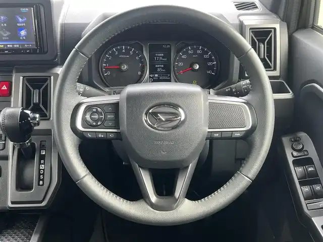ダイハツ タフト G ダーククロムベンチャー 秋田県 2022(令4)年 4.9万km フォレストカーキメタリック ４WD/衝突軽減システム/LEDヘッドライト/社外メモリナビ（DVD/CD再生可能）/フルセグ/パノラマモニター（全方位カメラ）/ダイハツ純正15インチアルミ（夏タイヤ装着）/スマートキー/アイドリングストップ/プッシュスタート/レーンキープアシスト/コーナーセンサー/ダウンヒルアシストコントロール/オートマチックハイビーム/ステアリングスイッチ/前席シートヒーター/電動パーキングブレーキ/ブレーキホールド機能/ETC/ガラスルーフ/ルーフレール/社外フロアマット/社外ドアバイザー/オートライト/オートエアコン/パワーステアリング/パワーウィンドウ/横滑り防止/盗難防止装置/寒冷地仕様/電動格納ミラー/保証書/取扱説明書/記録簿