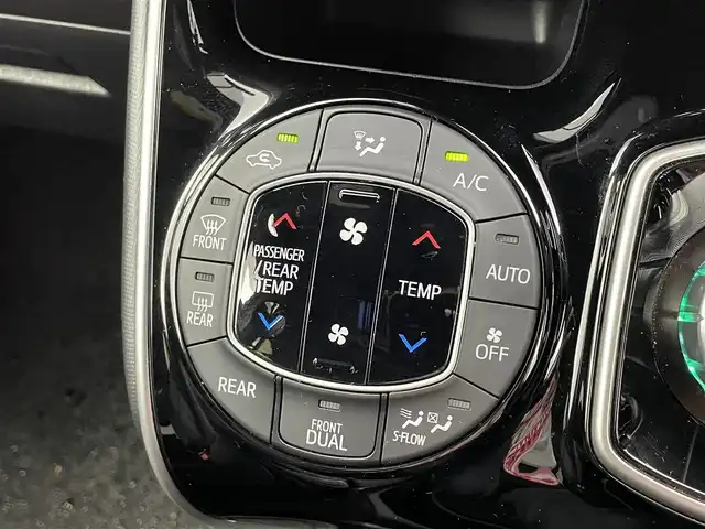 トヨタ ヴォクシー ハイブリッド ZS 煌 山口県 2018(平30)年 4.4万km ブラック ALPINE １１インチナビ【EX11Z】/CD/DVD/フルセグTV/Bluetooth/USB/SD/AM/FM/ALPINE 12.8インチフリップダウンモニター【PXH12X-R】/ALPINE ドライブレコーダー/モデリスタエアロ /バックカメラ /衝突軽減ブレーキ/クルーズコントロール/レーンキープアシスト/プッシュスタート /スペアキー/シーケンシャル/ワイパーデアイサー/オートライト /オートマチックハイビーム/フォグランプ/サイドステップガーニッシュ/スパーウェルカムライティングキット/社外マフラー