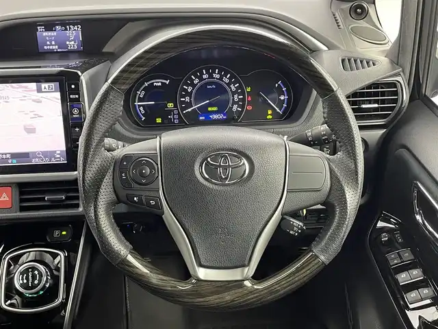 トヨタ ヴォクシー ハイブリッド ZS 煌 山口県 2018(平30)年 4.4万km ブラック ALPINE １１インチナビ【EX11Z】/CD/DVD/フルセグTV/Bluetooth/USB/SD/AM/FM/ALPINE 12.8インチフリップダウンモニター【PXH12X-R】/ALPINE ドライブレコーダー/モデリスタエアロ /バックカメラ /衝突軽減ブレーキ/クルーズコントロール/レーンキープアシスト/プッシュスタート /スペアキー/シーケンシャル/ワイパーデアイサー/オートライト /オートマチックハイビーム/フォグランプ/サイドステップガーニッシュ/スパーウェルカムライティングキット/社外マフラー