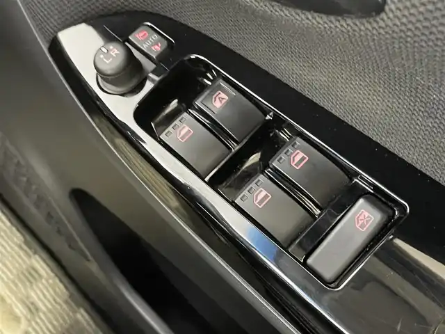 ダイハツ ムーヴ カスタム RS ハイパー SAⅢ 千葉県 2017(平29)年 3.1万km ファイアークォーツレッドM スマートアシスト3（衝突回避支援システム）/・衝突回避支援ブレーキ機能/・車線逸脱警報機能/・誤発進抑制制御機能（前方／後方）/・先行車発進お知らせ機能/・オートハイビーム/純正7インチメモリーナビ/・全方位カメラ/・Bluetooth接続/・CD/DVD再生/スマートキー/LEDヘッドライト/ハーフレザーシート/ターボ車