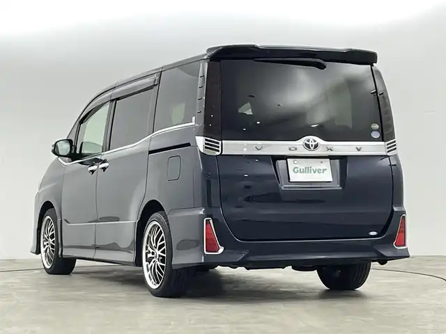 トヨタ ヴォクシー ZS 煌 福島県 2018(平30)年 9.3万km ブラッキッシュアゲハガラスフレーク トヨタセーフティセンス/・衝突被害軽減ブレーキ/・車線逸脱警報装置/・先行車発進お知らせ/・レーダークルーズコントロール/・オートマチックハイビーム/社外11インチナビ/・型番：EX11Z/・フルセグTV/BT/SD/USB/HDMI/CD/DVD/FM/AM/・前方ドライブレコーダー/・ETC/・バックカメラ/社外フリップダウン/両側パワースライドドア/アイドリングストップ/3列目シート/革張ステアリング/・ステアリングリモコン/レザーシート/プッシュスタート/・スマートキー/MTモード付AT/電動格納ミラー/・ウィンカーミラー/・オートミラー/LEDヘッドライト/・フォグランプ/・オートライト/純正マット/社外18インチアルミ/TRDエアロ（前）
