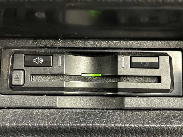 トヨタ ヴォクシー ZS 煌 千葉県 2018(平30)年 9.3万km ブラッキッシュアゲハガラスフレーク トヨタセーフティセンス/・衝突被害軽減ブレーキ/・車線逸脱警報装置/・先行車発進お知らせ/・レーダークルーズコントロール/・オートマチックハイビーム/社外11インチナビ/・型番：EX11Z/・フルセグTV/BT/SD/USB/HDMI/CD/DVD/FM/AM/・前方ドライブレコーダー/・ETC/・バックカメラ/社外フリップダウン/両側パワースライドドア/アイドリングストップ/3列目シート/革張ステアリング/・ステアリングリモコン/レザーシート/プッシュスタート/・スマートキー/MTモード付AT/電動格納ミラー/・ウィンカーミラー/・オートミラー/LEDヘッドライト/・フォグランプ/・オートライト/純正マット/社外18インチアルミ/TRDエアロ（前）