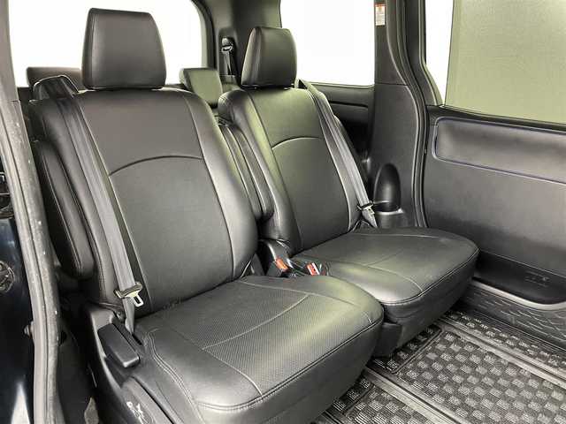 トヨタ ヴォクシー ZS 煌 千葉県 2018(平30)年 9.3万km ブラッキッシュアゲハガラスフレーク トヨタセーフティセンス/・衝突被害軽減ブレーキ/・車線逸脱警報装置/・先行車発進お知らせ/・レーダークルーズコントロール/・オートマチックハイビーム/社外11インチナビ/・型番：EX11Z/・フルセグTV/BT/SD/USB/HDMI/CD/DVD/FM/AM/・前方ドライブレコーダー/・ETC/・バックカメラ/社外フリップダウン/両側パワースライドドア/アイドリングストップ/3列目シート/革張ステアリング/・ステアリングリモコン/レザーシート/プッシュスタート/・スマートキー/MTモード付AT/電動格納ミラー/・ウィンカーミラー/・オートミラー/LEDヘッドライト/・フォグランプ/・オートライト/純正マット/社外18インチアルミ/TRDエアロ（前）